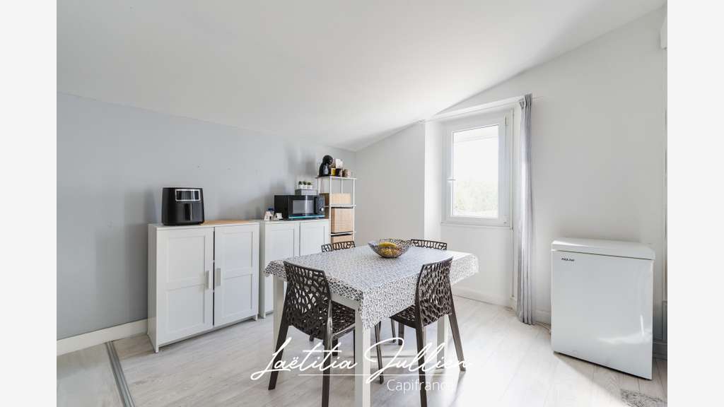 EXCLUSIVITÉ -- LES CAMOINS -- IMMEUBLE DE VILLAGE 