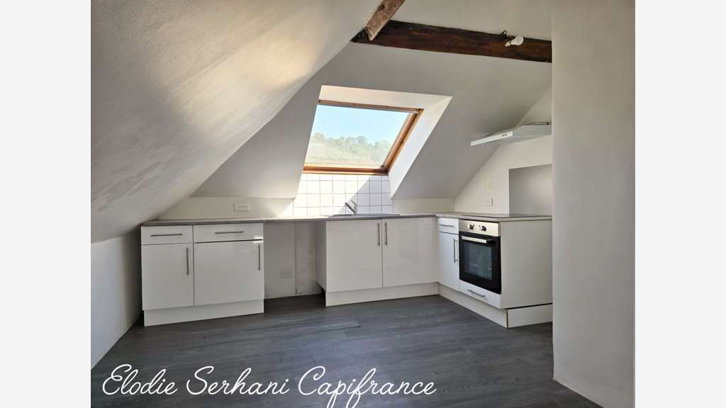 Cède immeuble de rapport de 248m² à Sainte-Suzanne