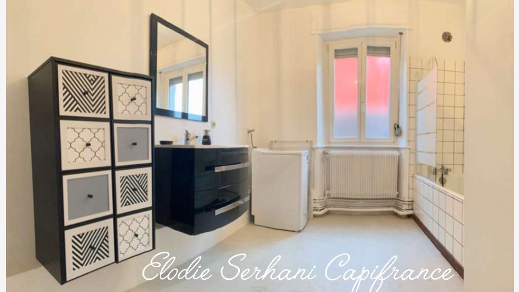Cède immeuble de rapport de 248m² à Sainte-Suzanne