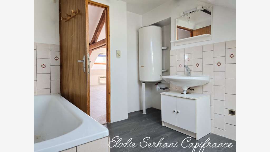 Cède immeuble de rapport de 248m² à Sainte-Suzanne