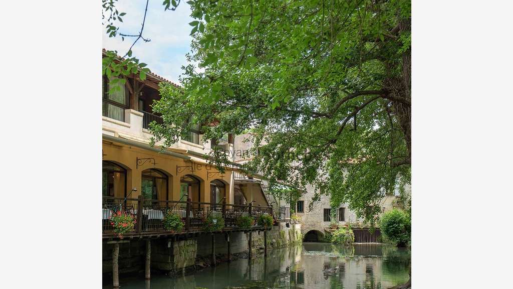 Charente-Maritime — murs d’un hôtel-restaurant à r