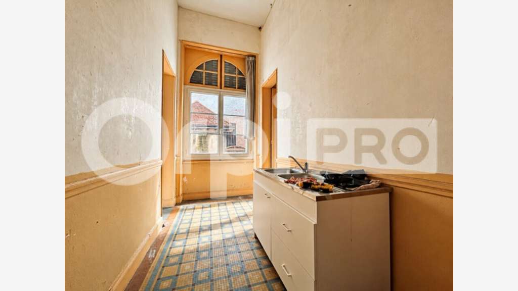 Immeuble, ancien hôtel à vendre à NERIS LES BAINS