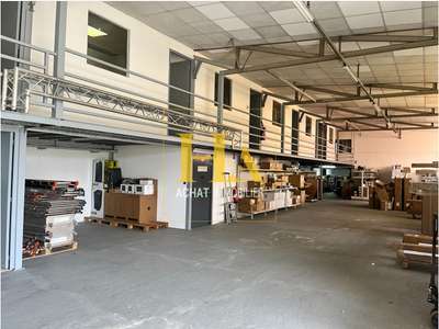 SAINT ANDRE - Ensemble immobilier mixte :