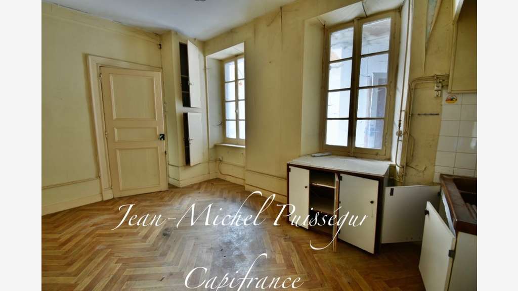 Immeuble 2 locaux pros loués à vendre à Saint-Béat