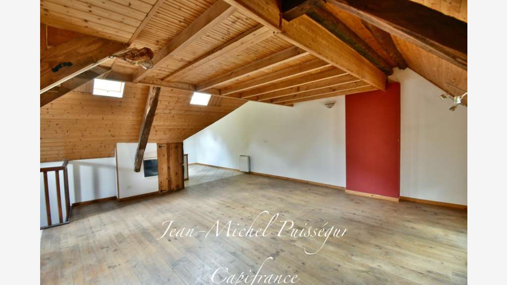 Immeuble de 220m² à vendre à Saint Beat Lez (31)