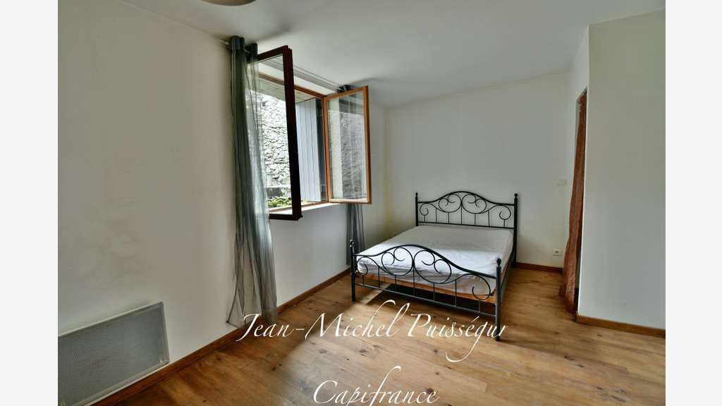 Immeuble de 220m² à vendre à Saint Beat Lez (31)