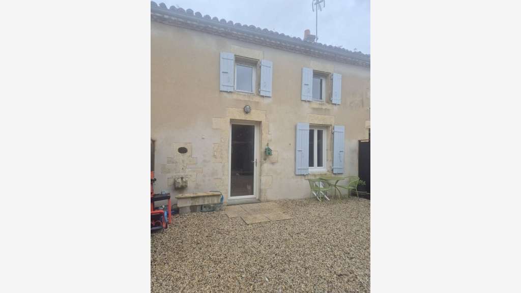 Immeuble de rapport à vendre à Saint Denis du Pin