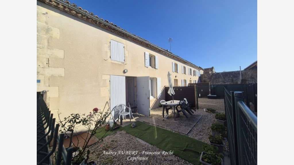 Immeuble de rapport à vendre à Saint Denis du Pin