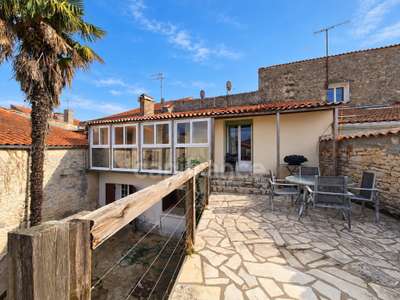 SAUJON - IMMEUBLE DE CARACTÈRE AVEC 3 LOTS DONT 1 