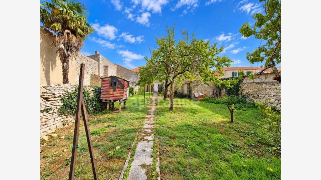 SAUJON - IMMEUBLE DE CARACTÈRE AVEC 3 LOTS DONT 1 