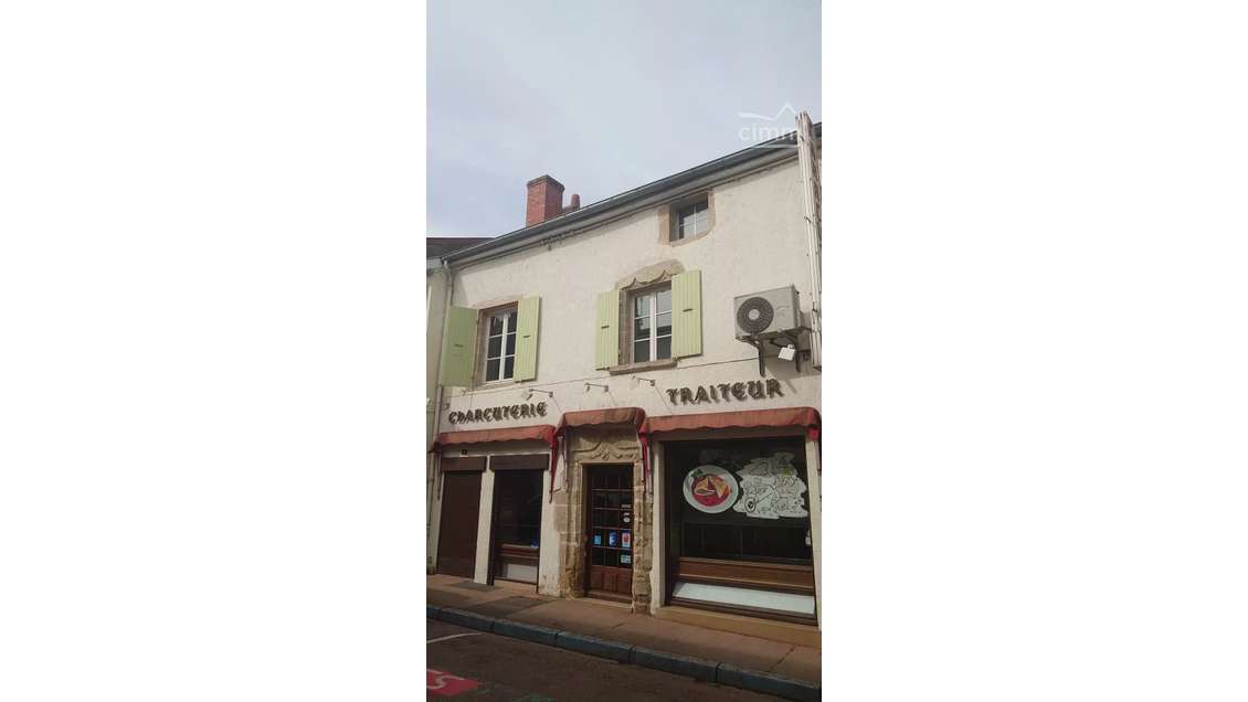 AV immeuble avec appart et commerce à La Clayette