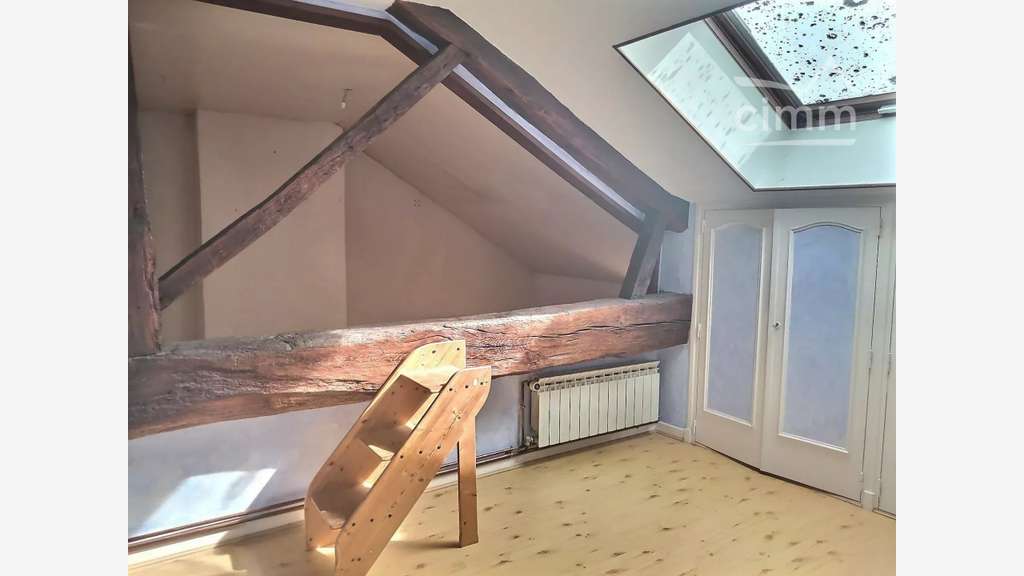 AV  immeuble avec appart et commerce à La Clayette