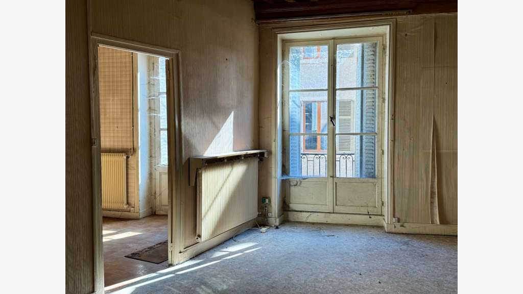 A vendre immeuble de 200m² à Charolles centre (71)