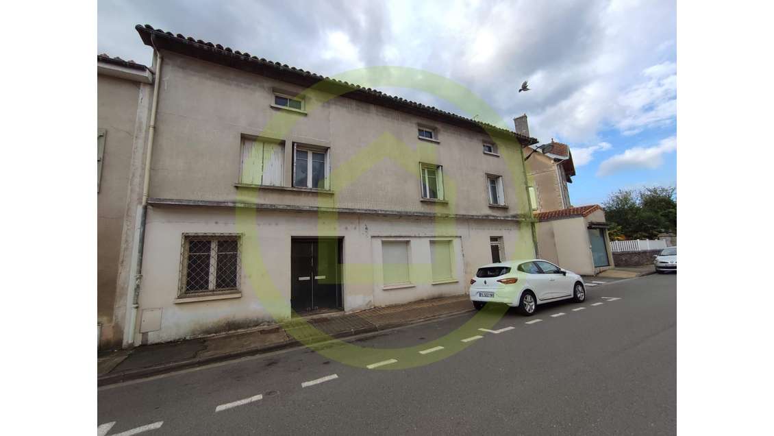 Immeuble à rénover à Chasseneuil-sur-Bonnieure