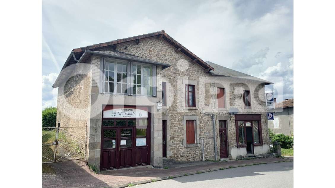 Immeuble beaux volumes à vendre à Compreignac