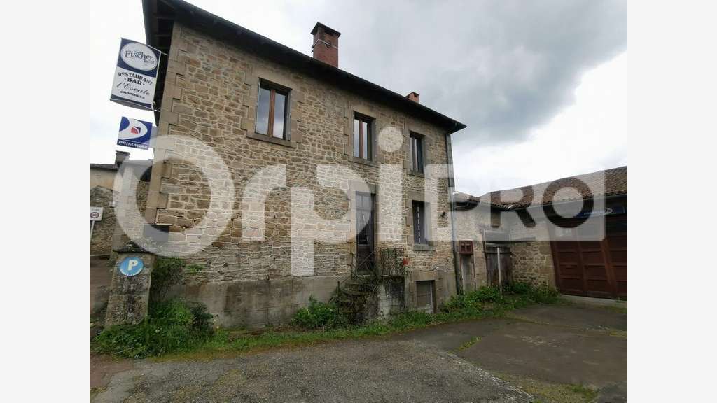Immeuble beaux volumes à vendre à Compreignac