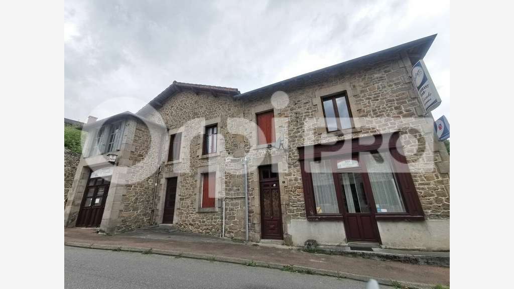 Immeuble beaux volumes à vendre à Compreignac