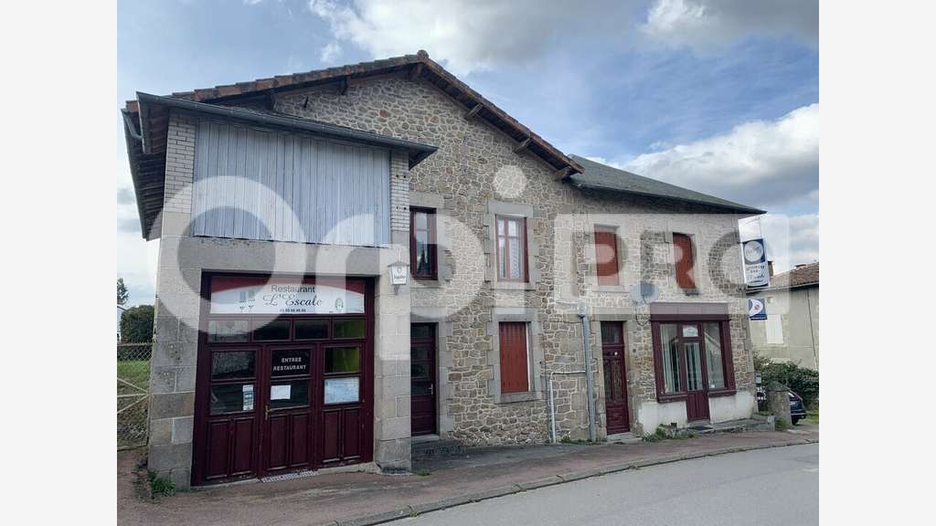 Immeuble beaux volumes à vendre à Compreignac