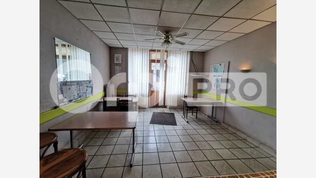 Immeuble beaux volumes à vendre à Compreignac