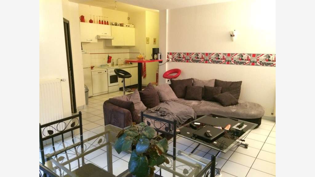 à vendre CONTREXEVILLE immeuble de 4 APPARTEMENTS