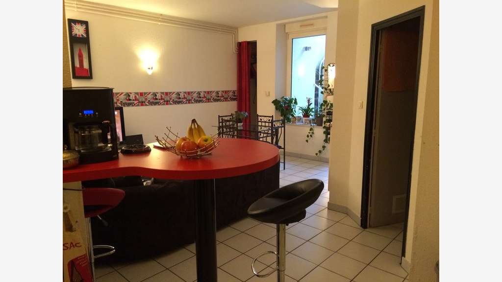 à vendre CONTREXEVILLE immeuble de 4 APPARTEMENTS
