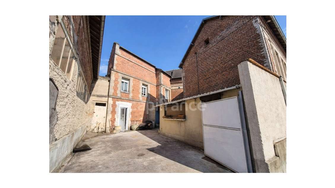 Immeuble occupé à vendre En périphérie de Soissons