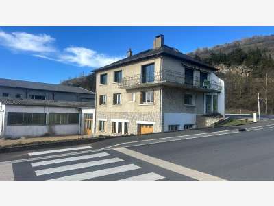 Ensemble immobilier emplacement premium à Espalion