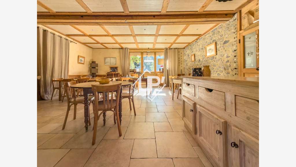 Ensemble immobilier de caractère – Plus de 530m²