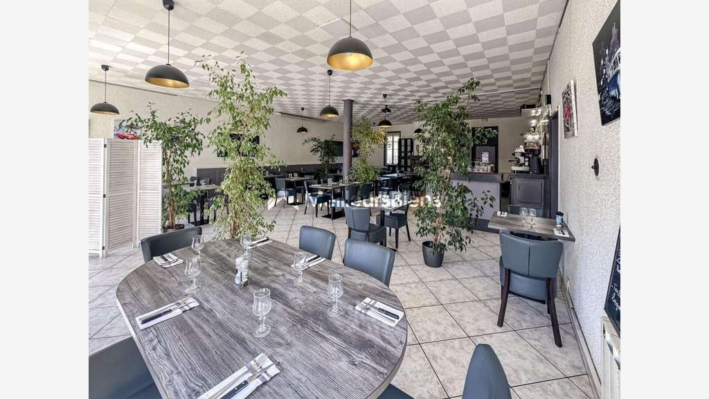 AV immeuble mixte de 503m² à Izon centre-bourg