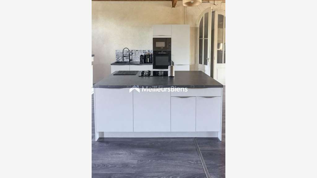AV immeuble mixte de 503m² à Izon centre-bourg