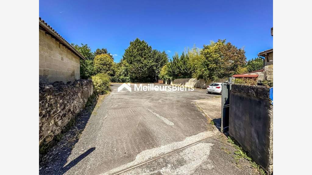 AV immeuble mixte de 503m² à Izon centre-bourg