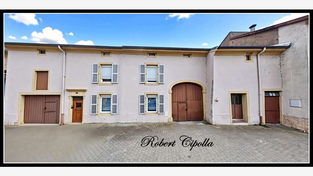 Immeuble de 1100m² à vendre à Koenigsmacker (57)