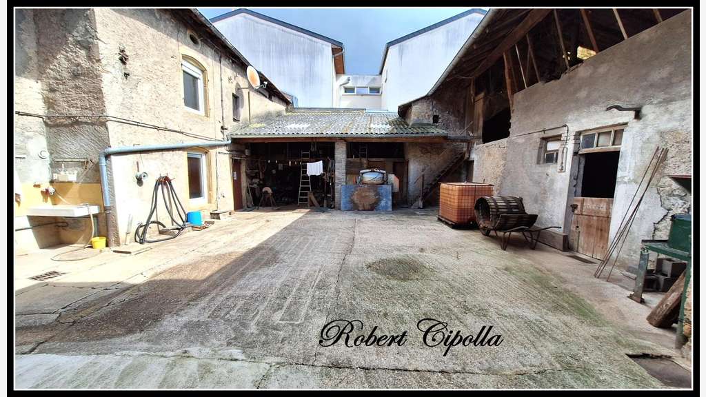 Immeuble de 1100m² à vendre à Koenigsmacker (57)