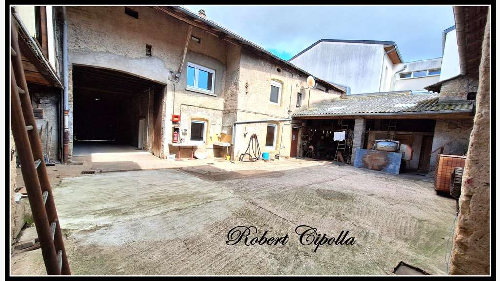 Immeuble de 1100m² à vendre à Koenigsmacker (57)