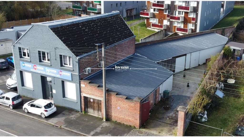 Ensemble immobilier 370 m² au total + hangar +