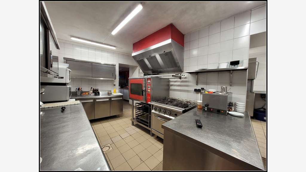 AV restaurant bar chambres d'hôtes 420m² La Romieu