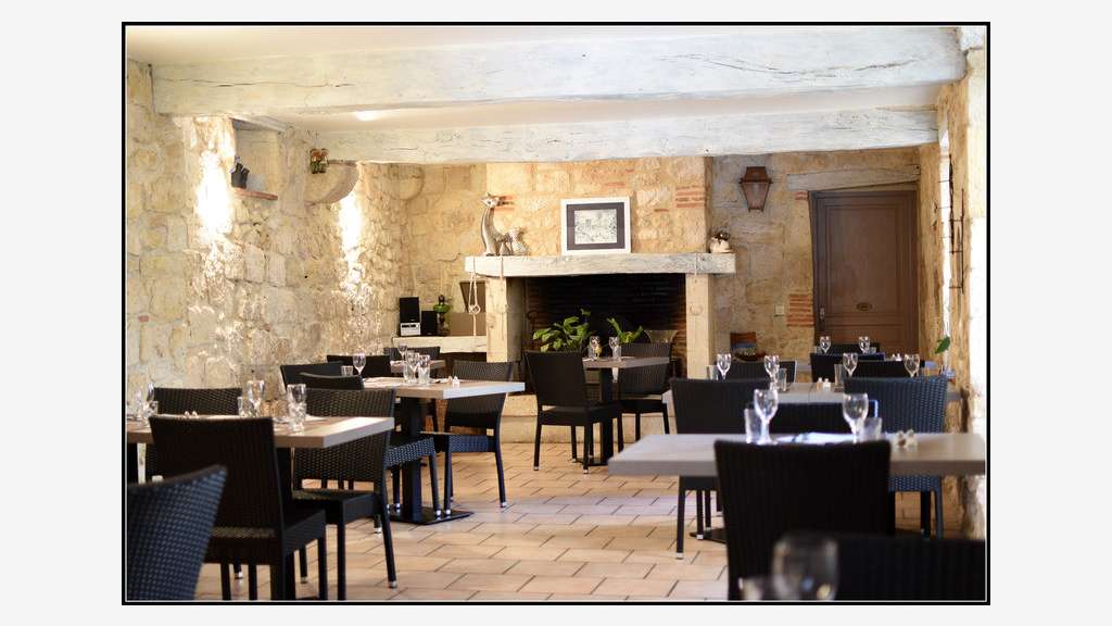 AV restaurant bar chambres d'hôtes 420m² La Romieu