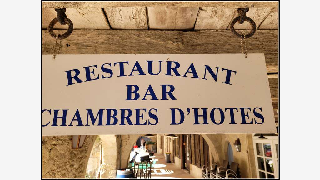 AV restaurant bar chambres d'hôtes 420m² La Romieu