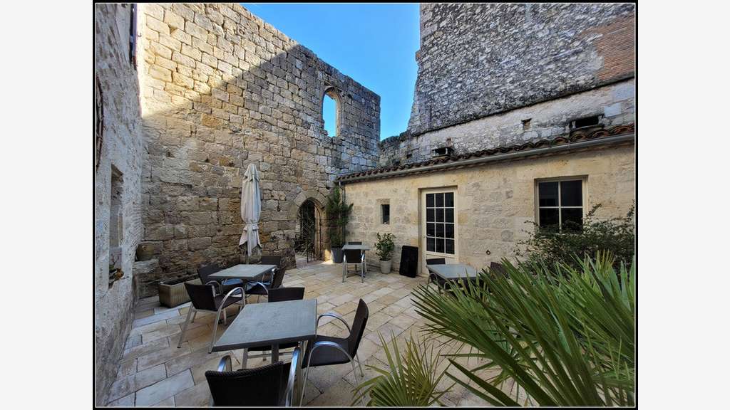 AV restaurant bar chambres d'hôtes 420m² La Romieu