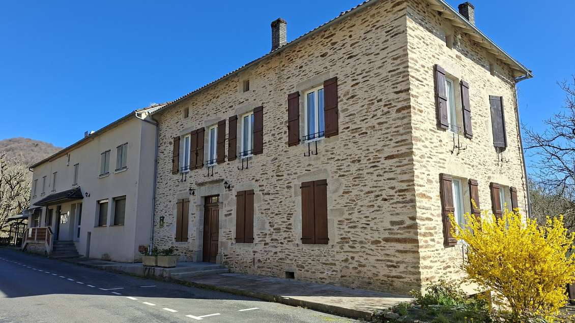 AV ancien hôtel de 750m² à Latouille-Lentillac