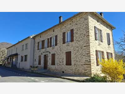 AV ancien hôtel de 750m² à Latouille-Lentillac
