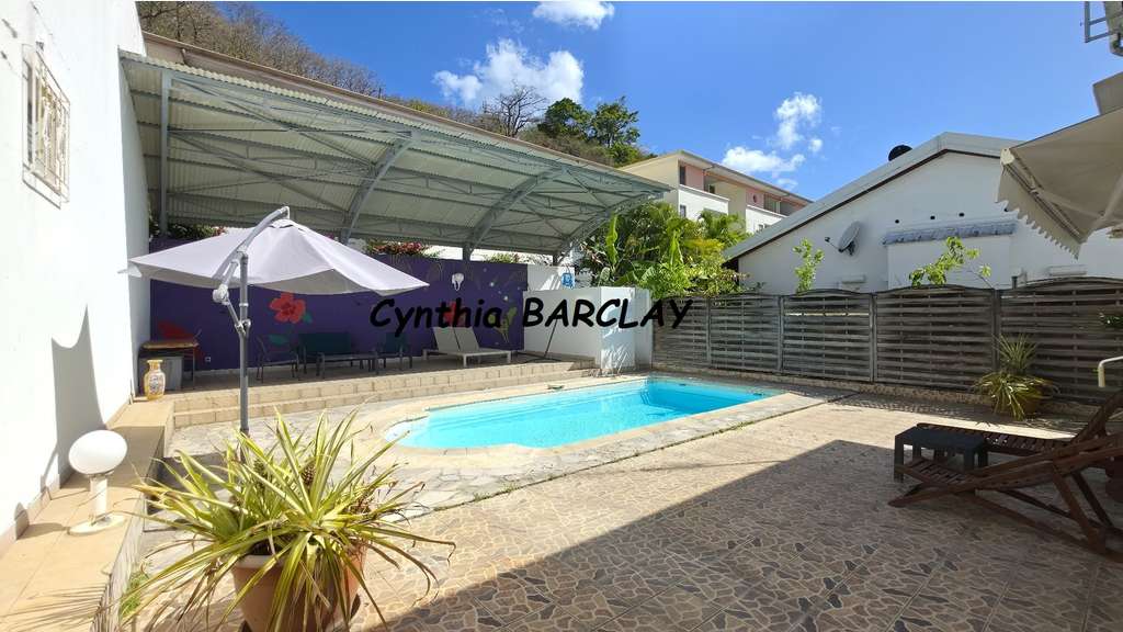 Vente immeuble de 201m² avec piscine Le Carbet