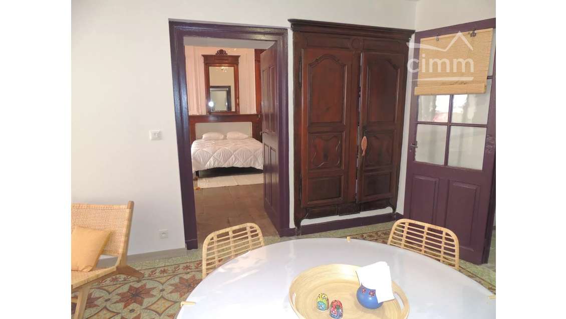 Immeuble composé de 3 appartements T2's et 2 stud