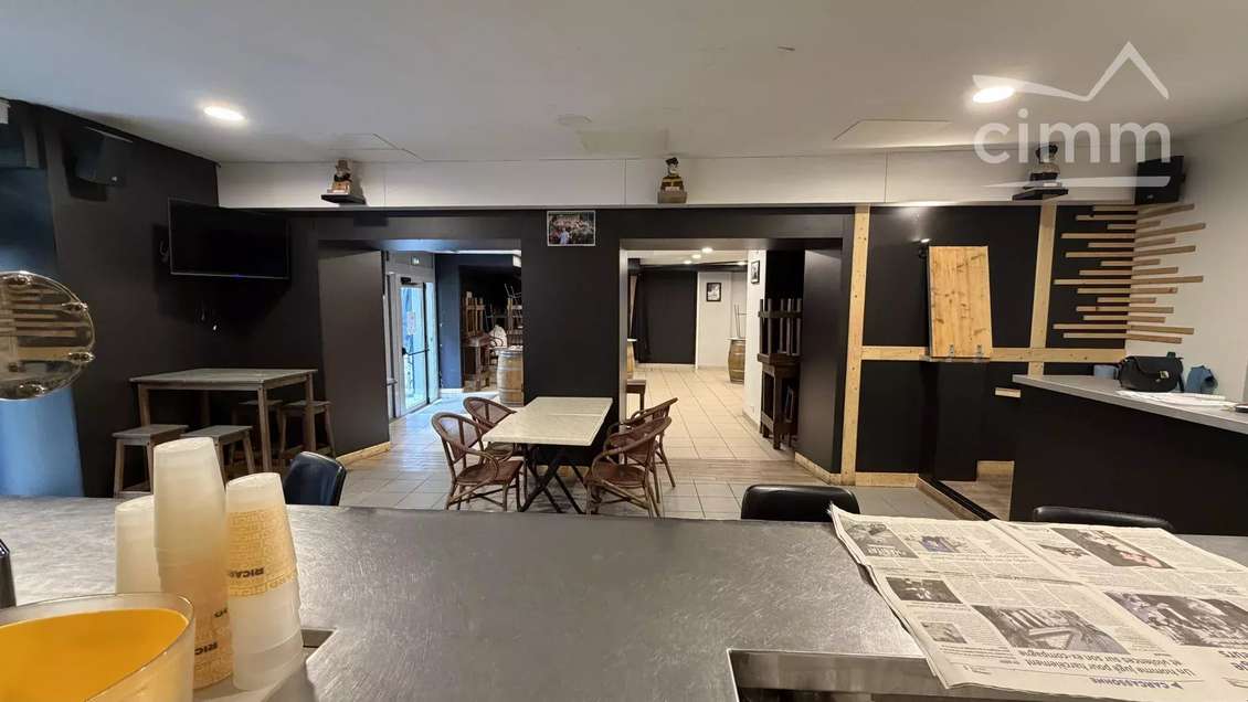 A vendre immeuble avec local commercial à Limoux