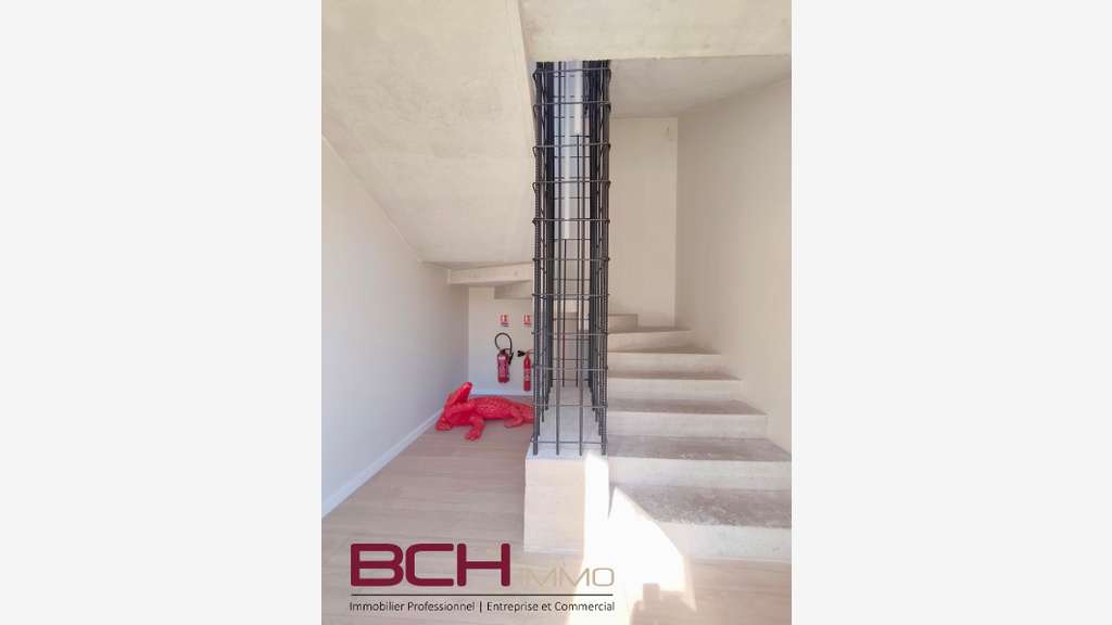 Vente immeuble de bureaux avec du cachet 13010