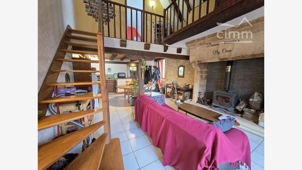 AV immeuble rapport 81m² centre Montignac-Lascaux