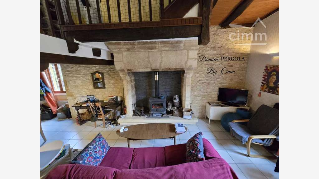 AV immeuble rapport 81m² centre Montignac-Lascaux