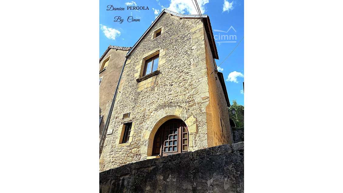 AV immeuble rapport 81m² centre Montignac-Lascaux