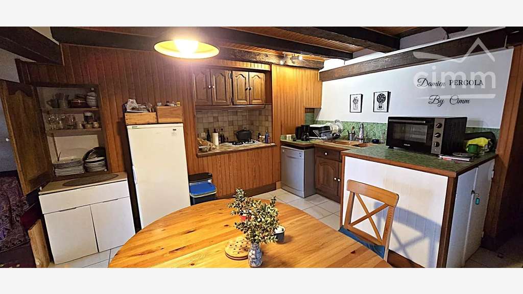 AV immeuble rapport 81m² centre Montignac-Lascaux