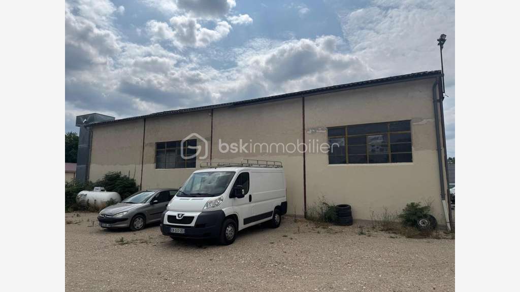 Ensemble de 3 bâtiments sur Montpon-Ménestérol 